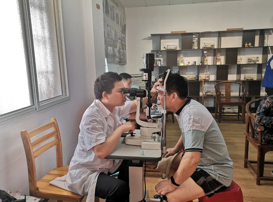 銀海倆寶貝愛心義診