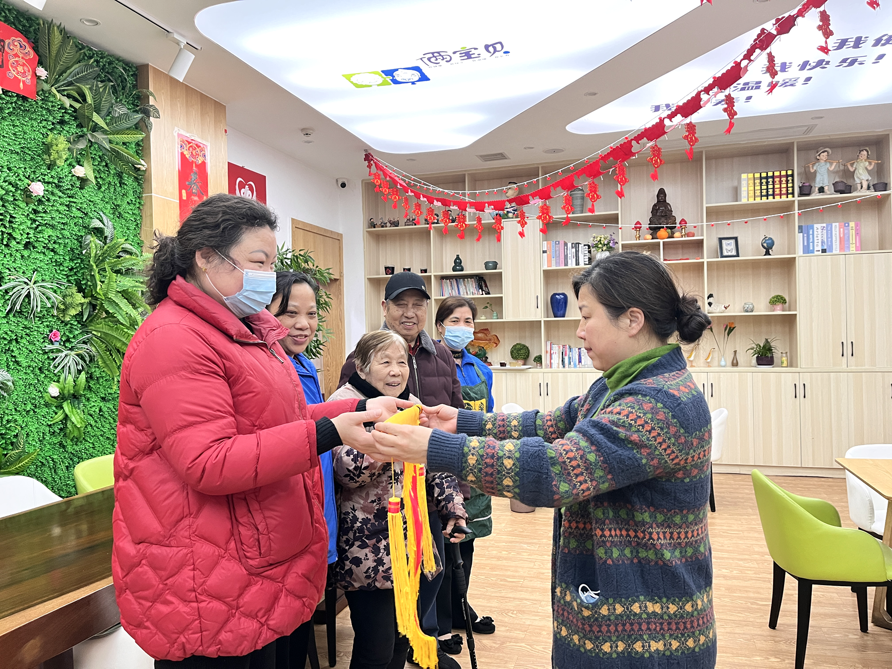 周書記頒發(fā)“流動(dòng)紅旗”