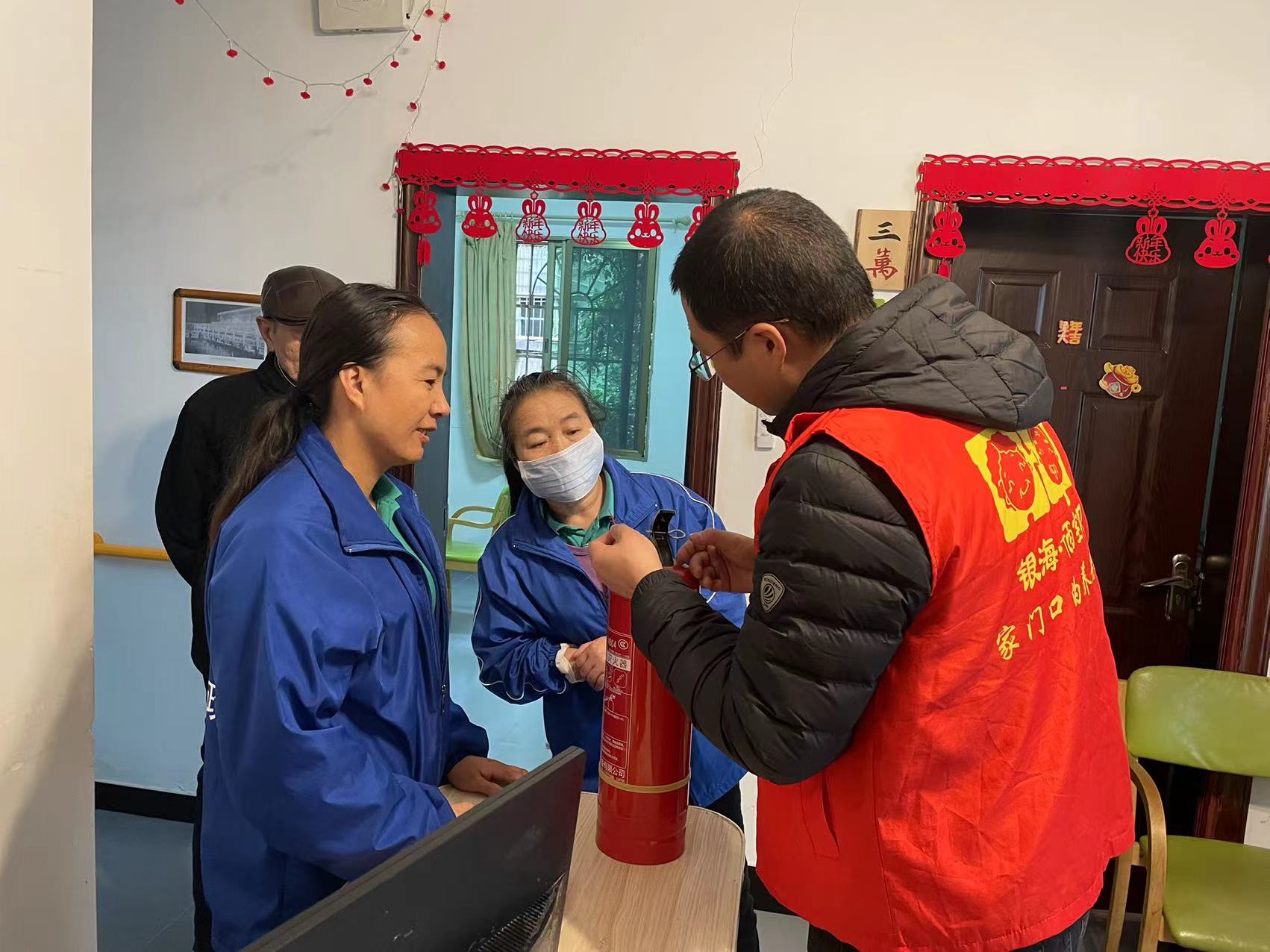 學習干粉滅火器的使用方法