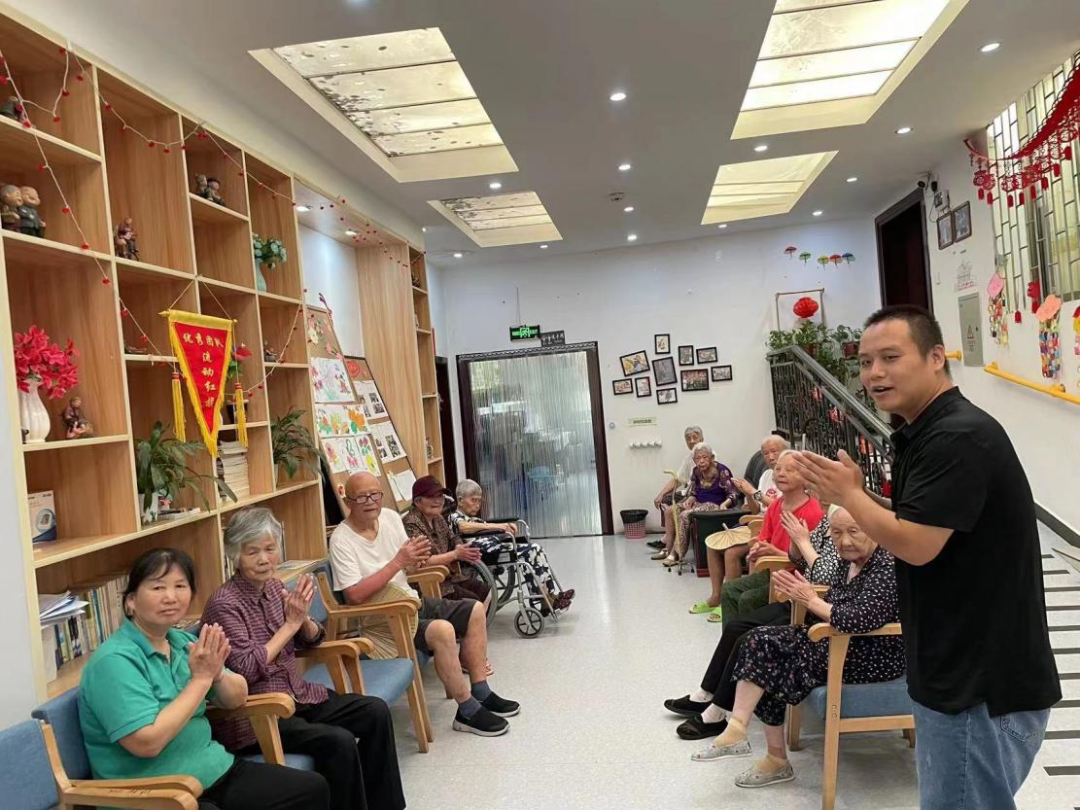 让咱爸咱妈在安口优雅养? width=