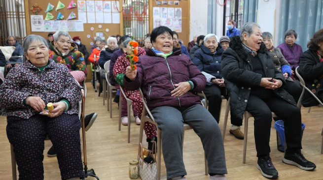 銀海倆寶貝爺爺奶奶玩游戲